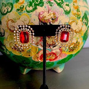 Vintage Gorgeous Faceted Blood Red Glass cabochon Crystals Earrings, Unmarked